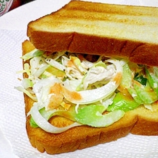 しっとりチンチキンとシャキシャキ野菜でオトナサンド